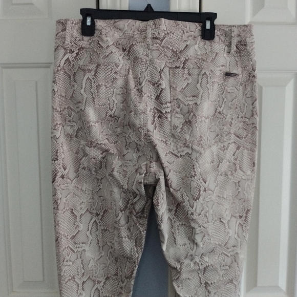 White House Black Market Faux Snakeskin Print High Rise Straight Leg Jeans 14 - Picture 5 of 9